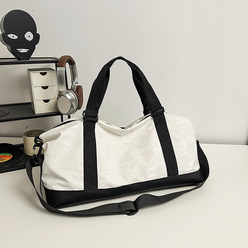 Yoga Fitness Brand - クロスボディバッグ ウェット＆ドライ分離 ポータブルバックパック スポーツ 大容量 ヨガ