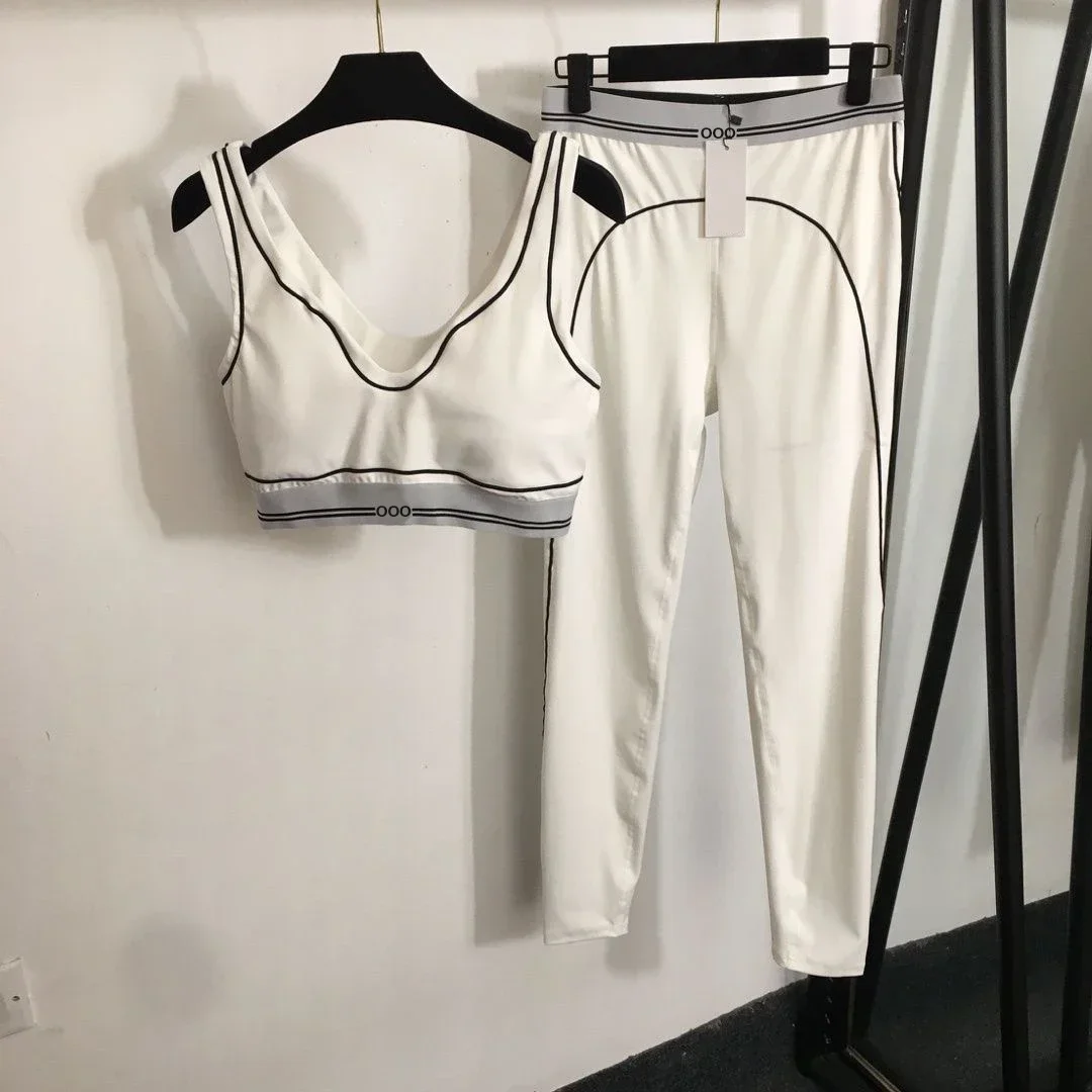 タンクトップとパンツのツーピース、通気性のあるストレッチ素材 - Yoga Và Fitness のレビューと価格